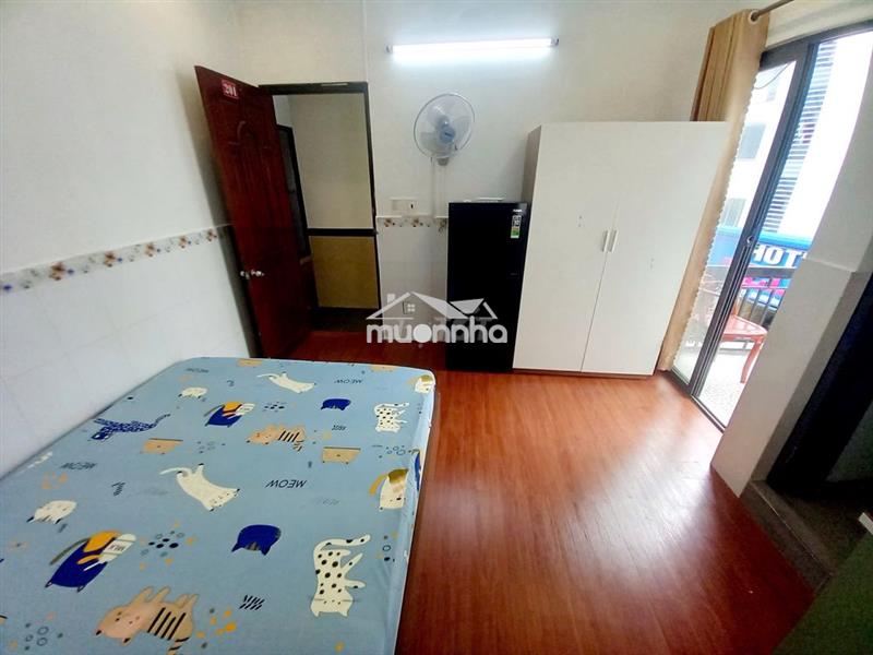 Phòng full nội thất khu trung sơn: 30m2, thang máy, có ban công