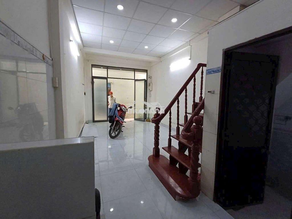 Cho thuê nhà cách mat tien 1 căn, cmt8 q.3 - Ảnh 2