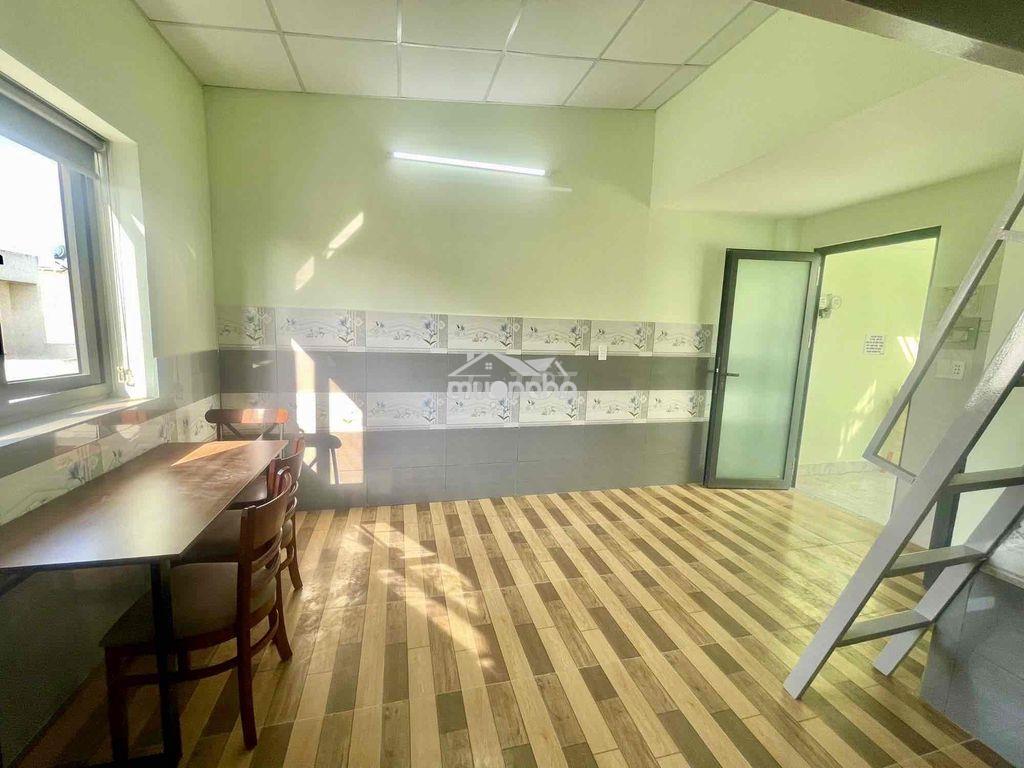 Duplex cửa sổ trời bên khu intresco ở liền giá 4tr tách bếp rộng rãi - Ảnh 3