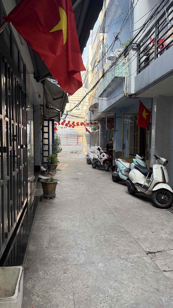 Bán nhà hẻm xe hơi ngay chân cầu kênh tẻ giá cực rẻ