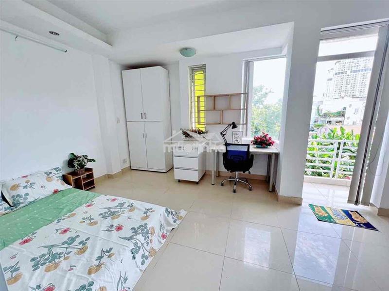 Ban công lớn + cửa sổ,full nội thất-lý phục man