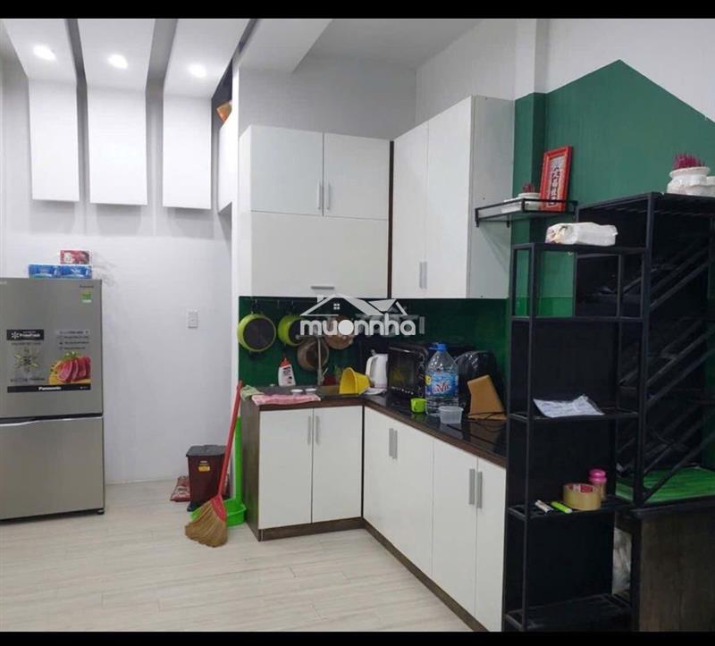 Nhà 3 tầng mới đẹp, 3.5m x 10m, 2pn, 3wc, full nội thất,hẻm 5m p.v.chí