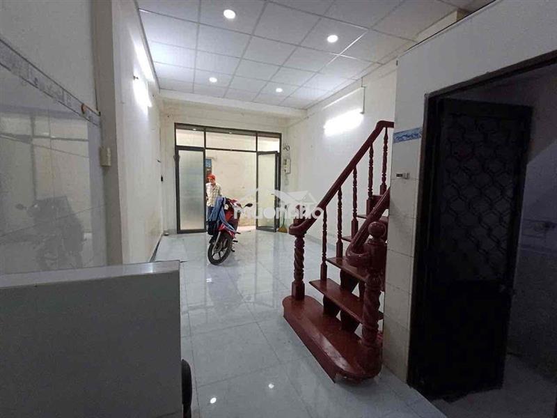 Cho thuê nhà 1 trệt 2 lầu, đường cmt8 p10 quận 3