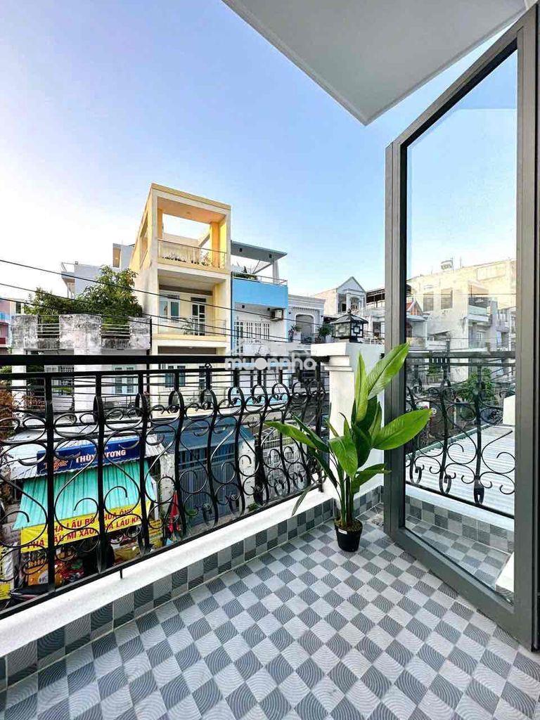 Ban công siu to cực sáng đón gió nắng đầy đủ chỉ từ 5 củ