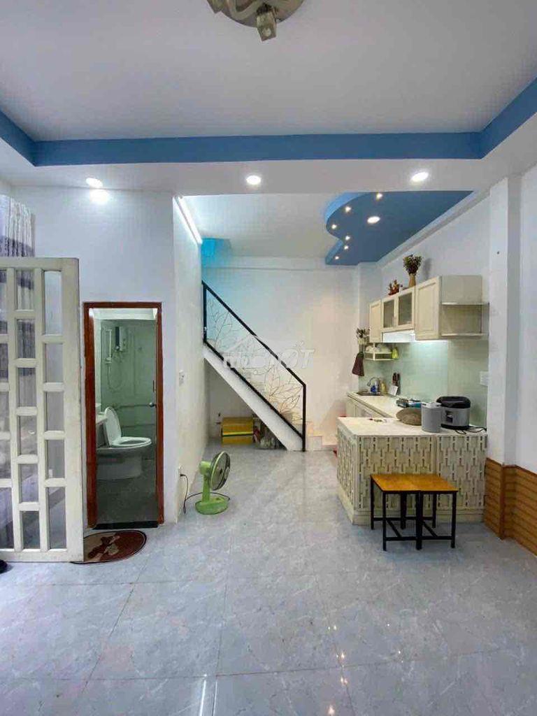 Sát ngay q1, giá tốt-cho thuê nhà 2 tầng mới đẹp-2 máy lạnh xvnt, p21.